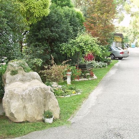 Villaggio Azzurro ลิโดดิเยโซโล ภายนอก รูปภาพ
