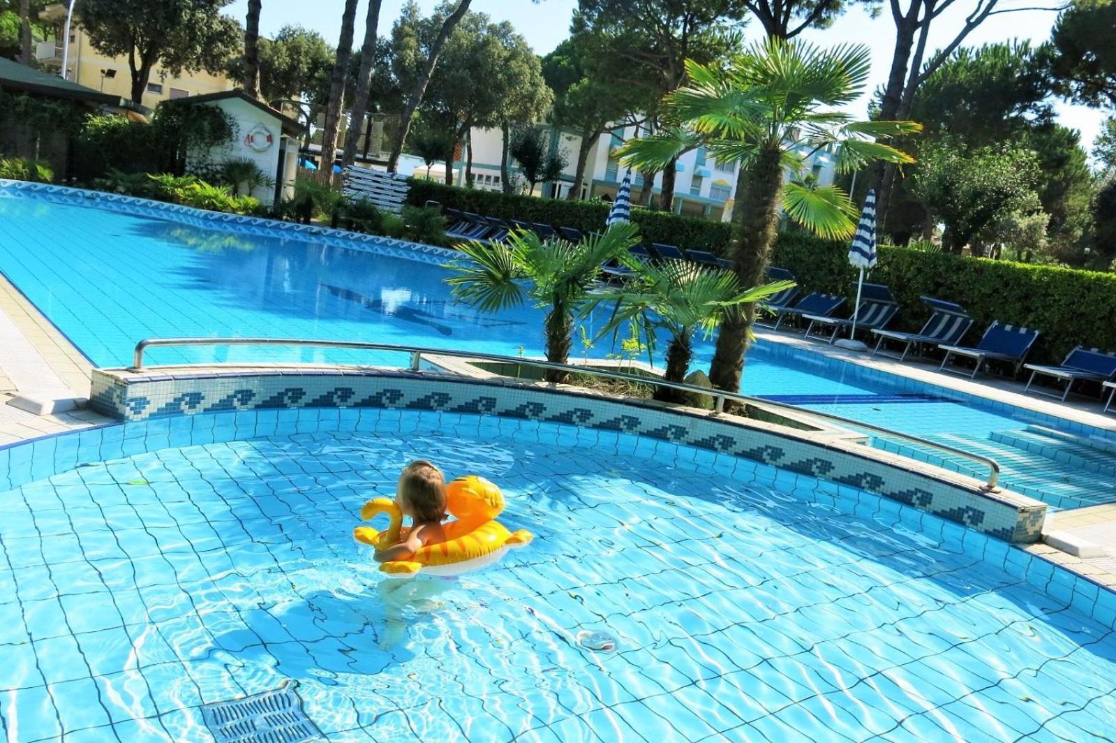 Villaggio Azzurro ลิโดดิเยโซโล ภายนอก รูปภาพ