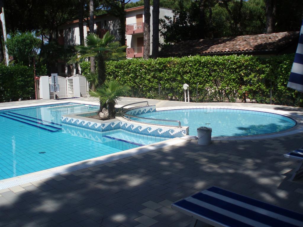 Villaggio Azzurro ลิโดดิเยโซโล ภายนอก รูปภาพ